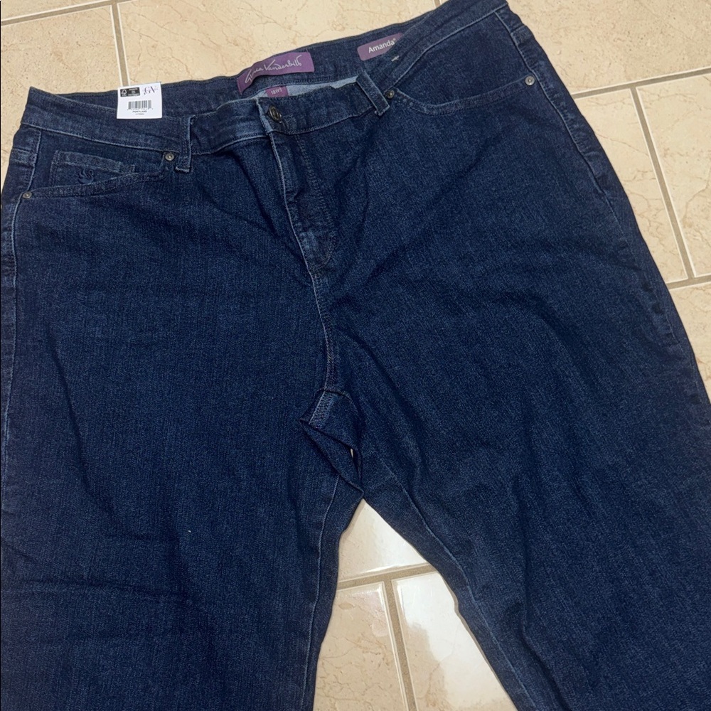 Gloria Vanderbilt Amanda Tapered Leg High-Rise Jeans (BR666) - Picture 3 of 11